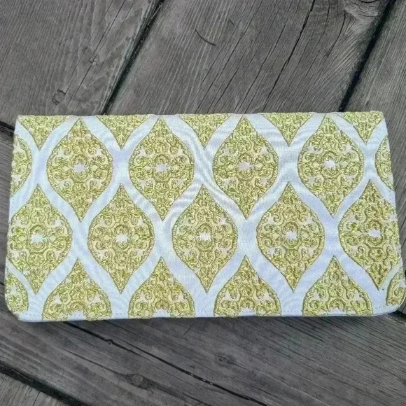 Shiraleah clutch bag white with yellow damask design and goldtone chain - Picture 8 of 8
